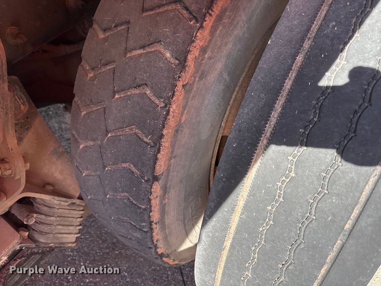 image for item EA7650 2013 Peterbilt 320 refuse truck