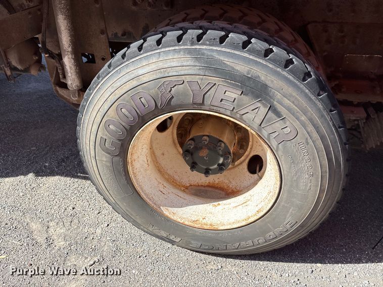 image for item EA7650 2013 Peterbilt 320 refuse truck