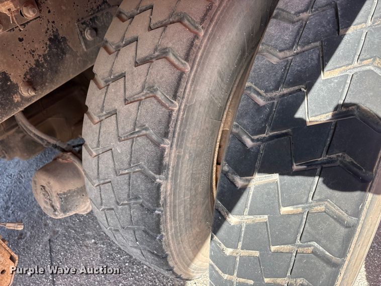 image for item EA7650 2013 Peterbilt 320 refuse truck