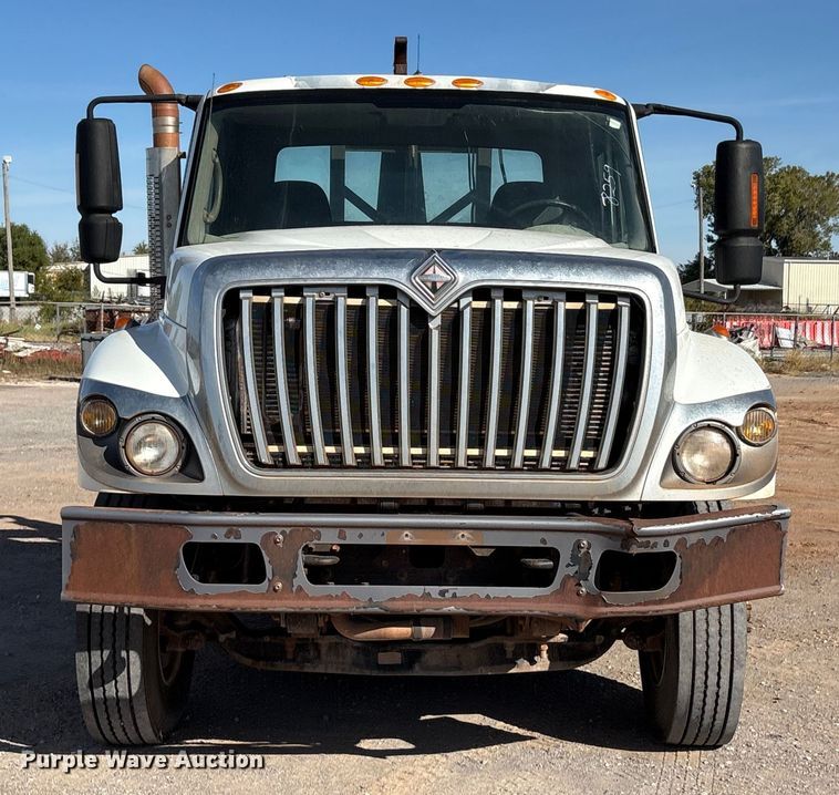 image for item EA7651 2008 International SF625 hook lift truck