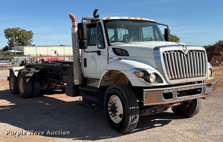 image for item EA7651 2008 International SF625 hook lift truck