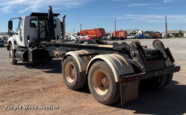 image for item EA7651 2008 International SF625 hook lift truck