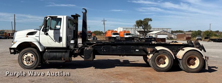 image for item EA7651 2008 International SF625 hook lift truck