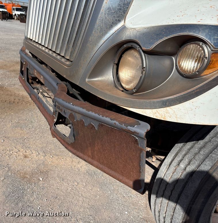 image for item EA7651 2008 International SF625 hook lift truck