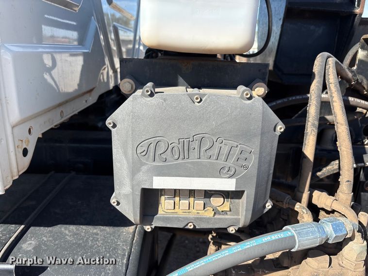 image for item EA7651 2008 International SF625 hook lift truck