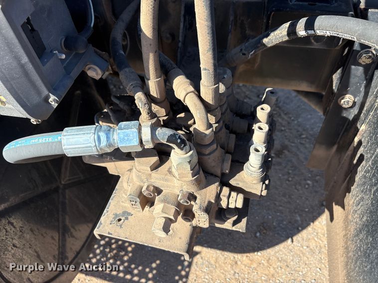 image for item EA7651 2008 International SF625 hook lift truck