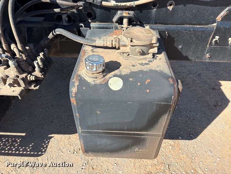 image for item EA7651 2008 International SF625 hook lift truck