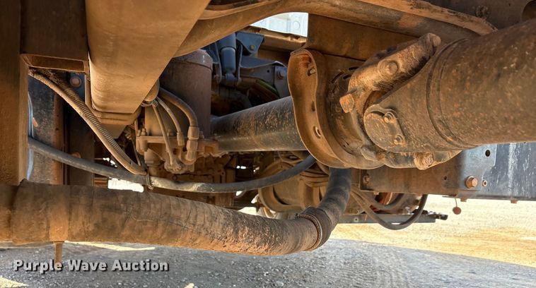 image for item EA7651 2008 International SF625 hook lift truck