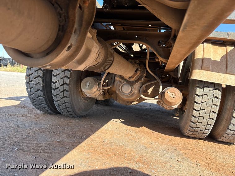 image for item EA7651 2008 International SF625 hook lift truck