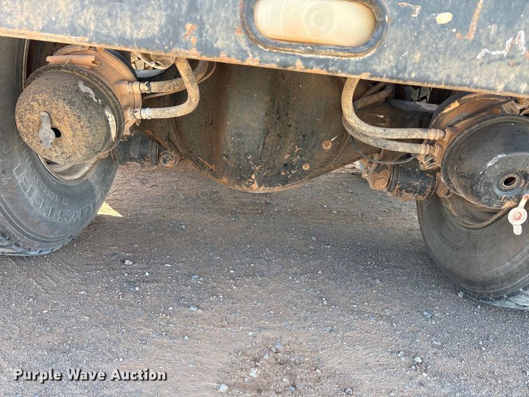 image for item EA7651 2008 International SF625 hook lift truck