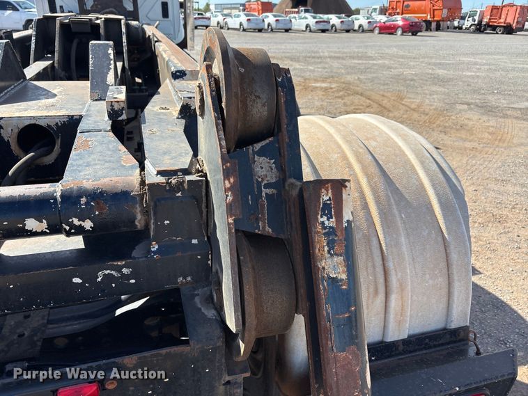 image for item EA7651 2008 International SF625 hook lift truck