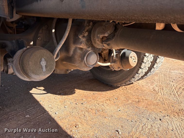 image for item EA7651 2008 International SF625 hook lift truck