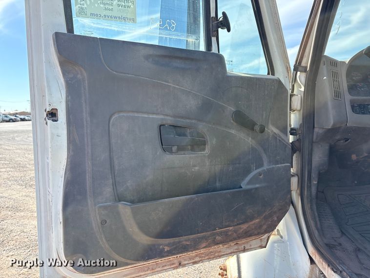 image for item EA7651 2008 International SF625 hook lift truck