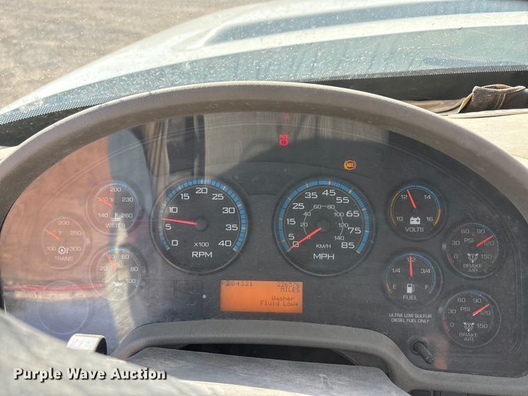 image for item EA7651 2008 International SF625 hook lift truck