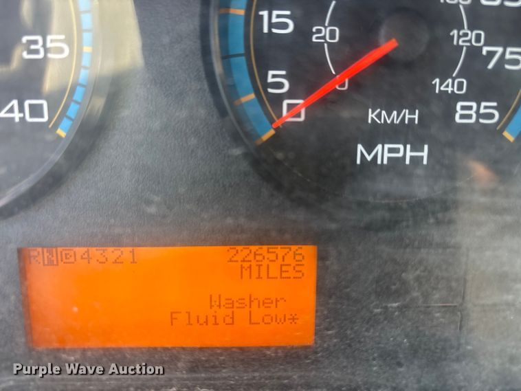 image for item EA7651 2008 International SF625 hook lift truck