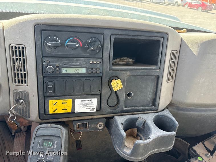 image for item EA7651 2008 International SF625 hook lift truck