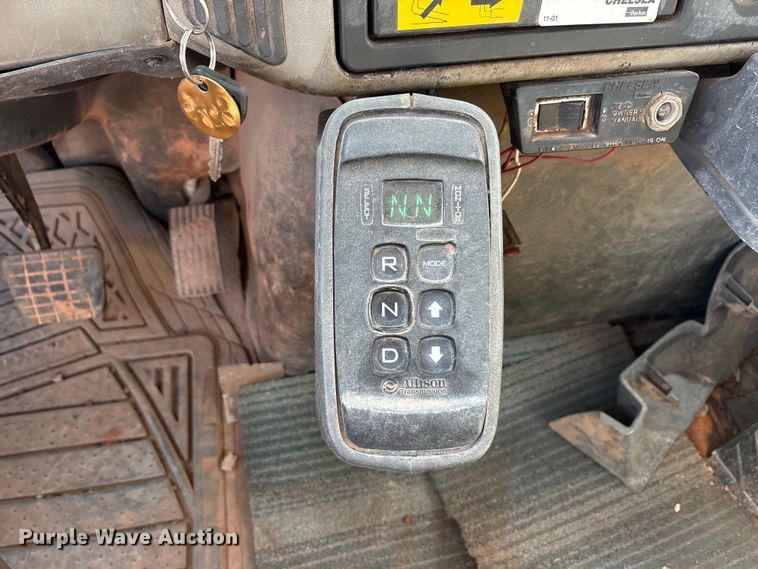 image for item EA7651 2008 International SF625 hook lift truck