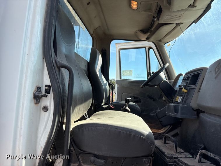 image for item EA7651 2008 International SF625 hook lift truck