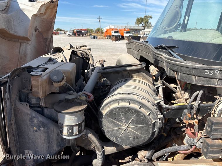 image for item EA7651 2008 International SF625 hook lift truck