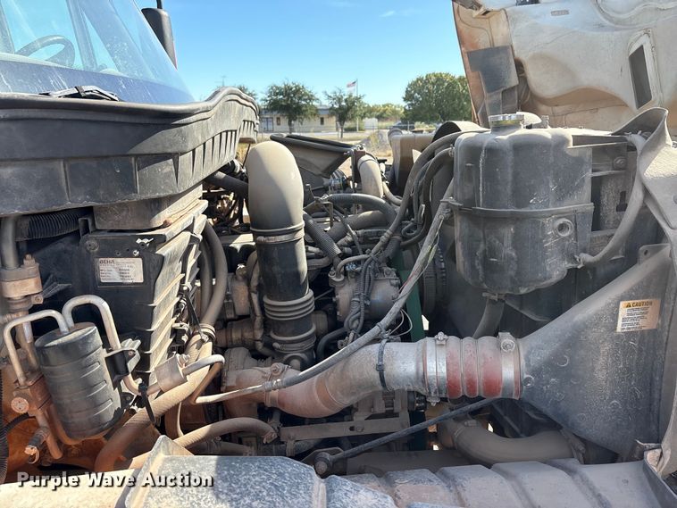 image for item EA7651 2008 International SF625 hook lift truck