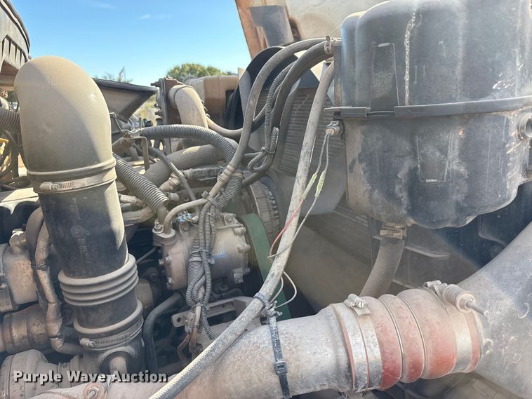 image for item EA7651 2008 International SF625 hook lift truck