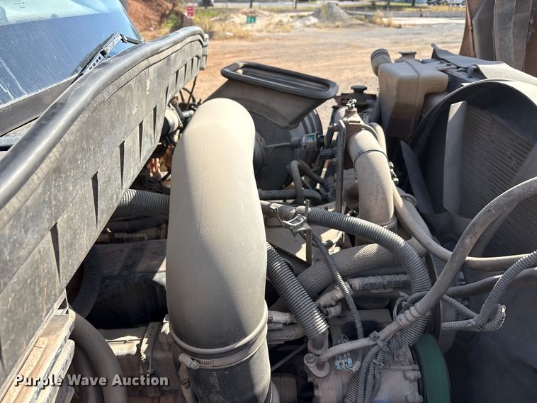 image for item EA7651 2008 International SF625 hook lift truck