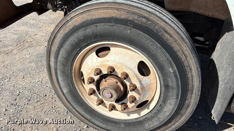 image for item EA7651 2008 International SF625 hook lift truck