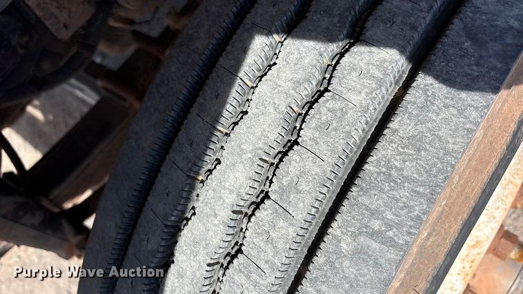 image for item EA7651 2008 International SF625 hook lift truck