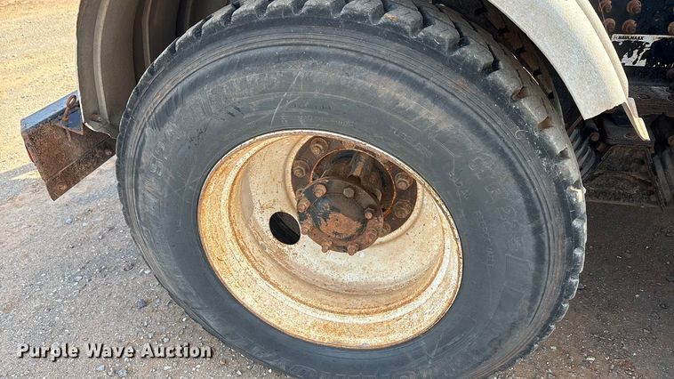 image for item EA7651 2008 International SF625 hook lift truck