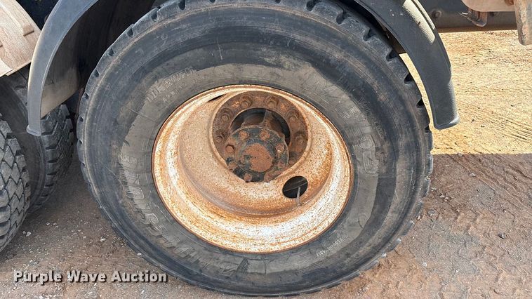 image for item EA7651 2008 International SF625 hook lift truck