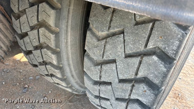 image for item EA7651 2008 International SF625 hook lift truck