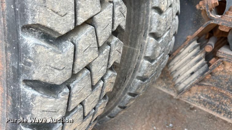 image for item EA7651 2008 International SF625 hook lift truck