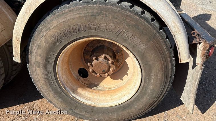 image for item EA7651 2008 International SF625 hook lift truck