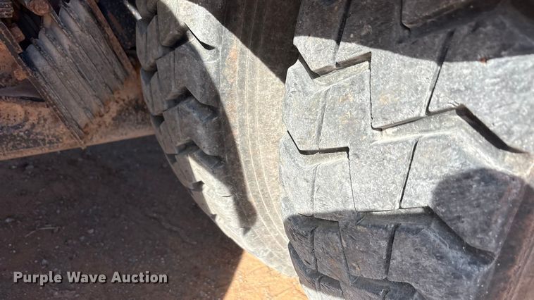 image for item EA7651 2008 International SF625 hook lift truck