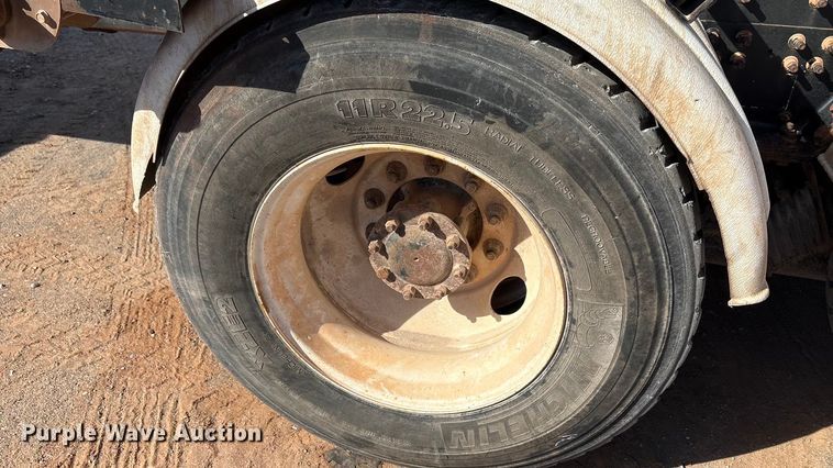 image for item EA7651 2008 International SF625 hook lift truck