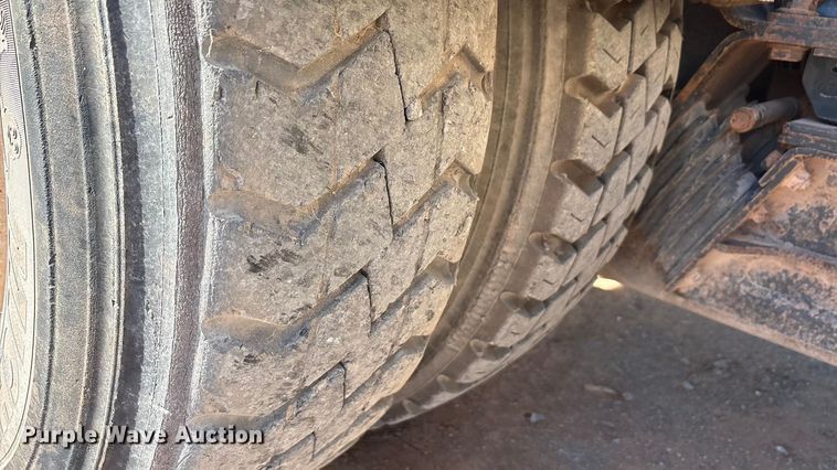 image for item EA7651 2008 International SF625 hook lift truck