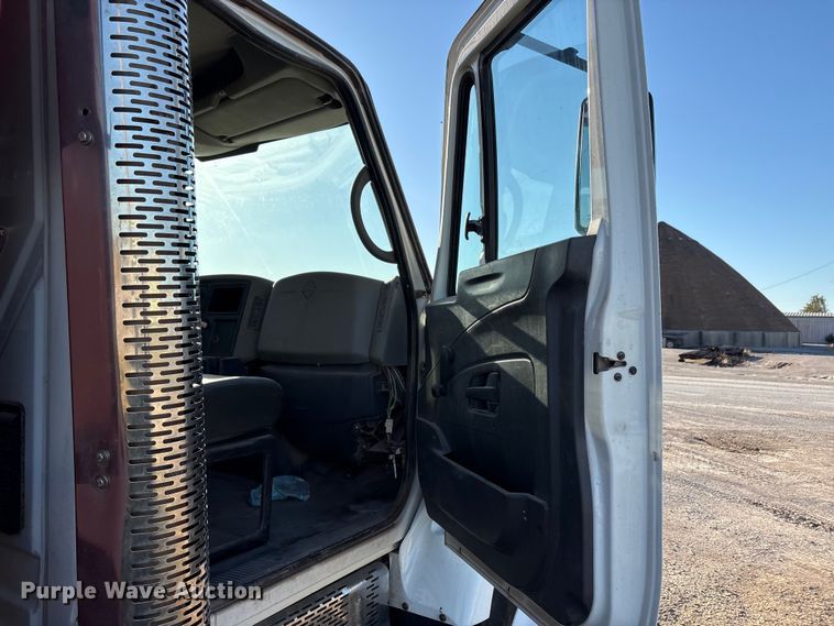 image for item EA7655 2009 International SF625 dump truck