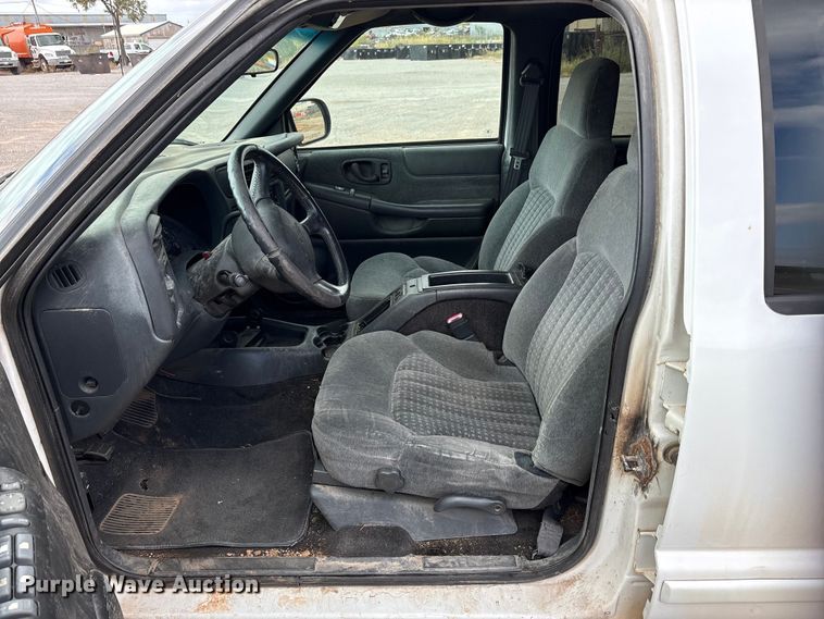 image for item EA7659 2002 Chevrolet Blazer SUV