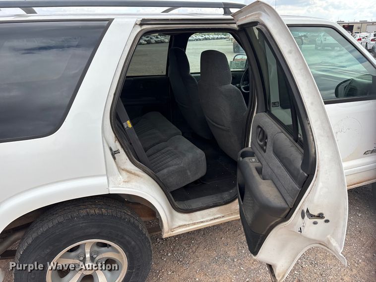 image for item EA7659 2002 Chevrolet Blazer SUV