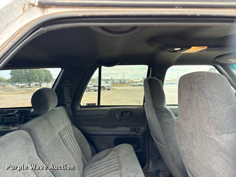 image for item EA7659 2002 Chevrolet Blazer SUV