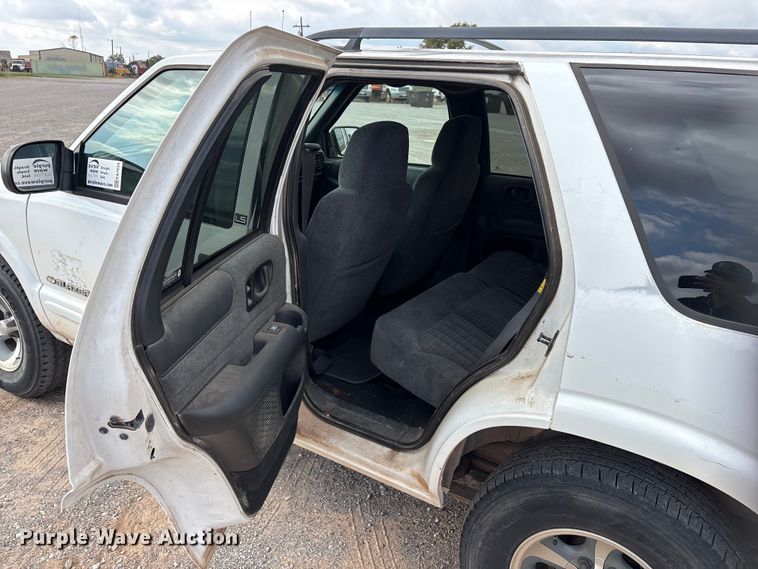 image for item EA7659 2002 Chevrolet Blazer SUV