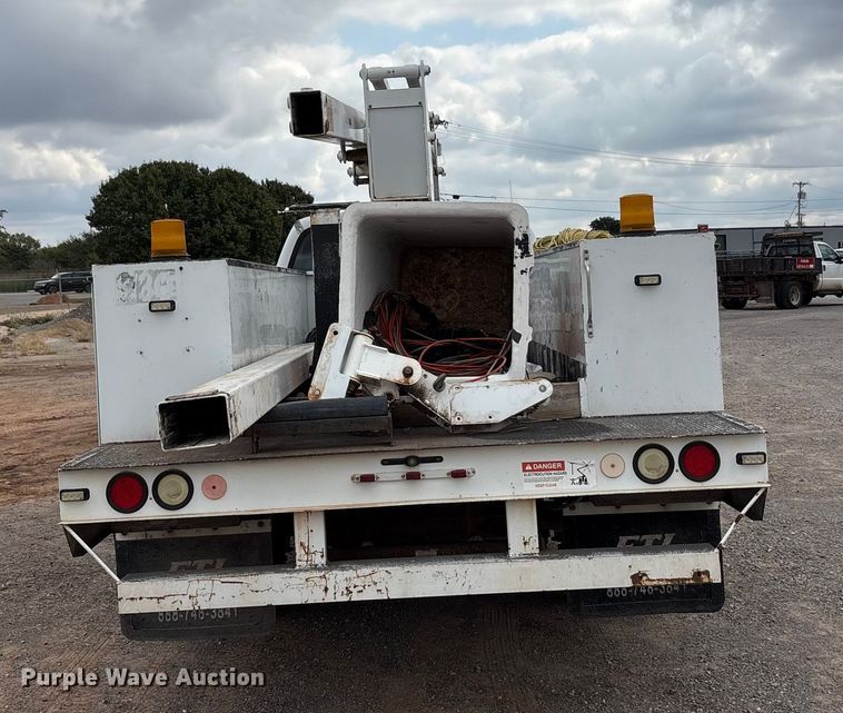 image for item EA7663 2006 Ford F450 Super Duty bucket truck
