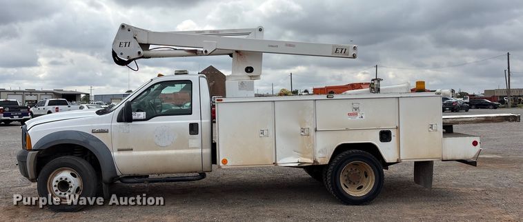 image for item EA7663 2006 Ford F450 Super Duty bucket truck