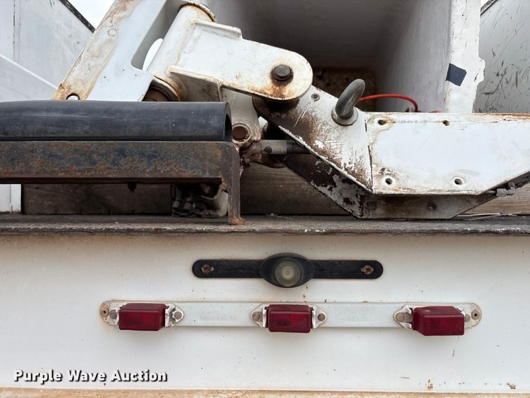 image for item EA7663 2006 Ford F450 Super Duty bucket truck