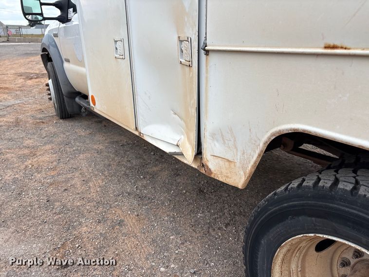 image for item EA7663 2006 Ford F450 Super Duty bucket truck