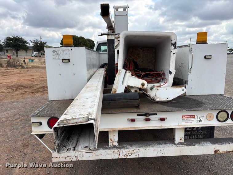 image for item EA7663 2006 Ford F450 Super Duty bucket truck