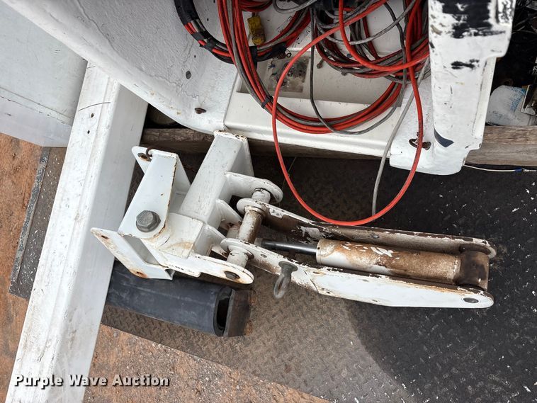 image for item EA7663 2006 Ford F450 Super Duty bucket truck