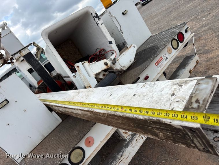 image for item EA7663 2006 Ford F450 Super Duty bucket truck