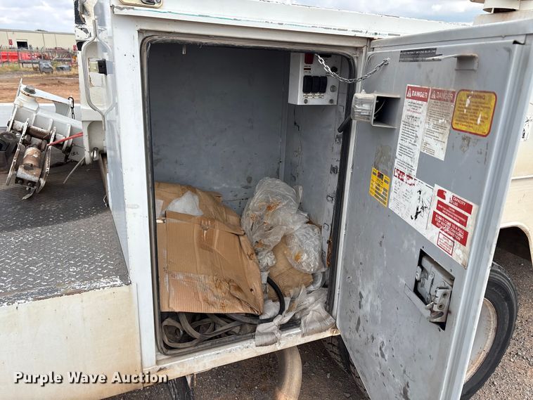 image for item EA7663 2006 Ford F450 Super Duty bucket truck