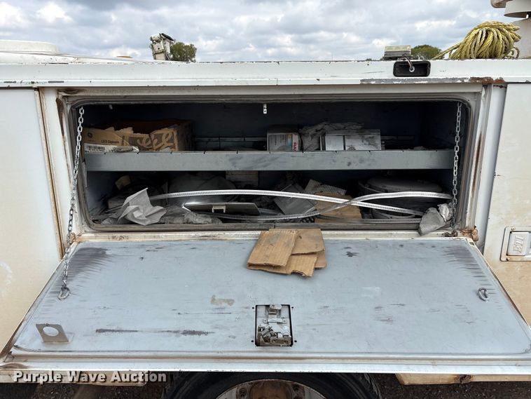 image for item EA7663 2006 Ford F450 Super Duty bucket truck